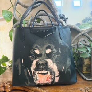 GIVENCHY Rottweiler Antigona Large Tote.